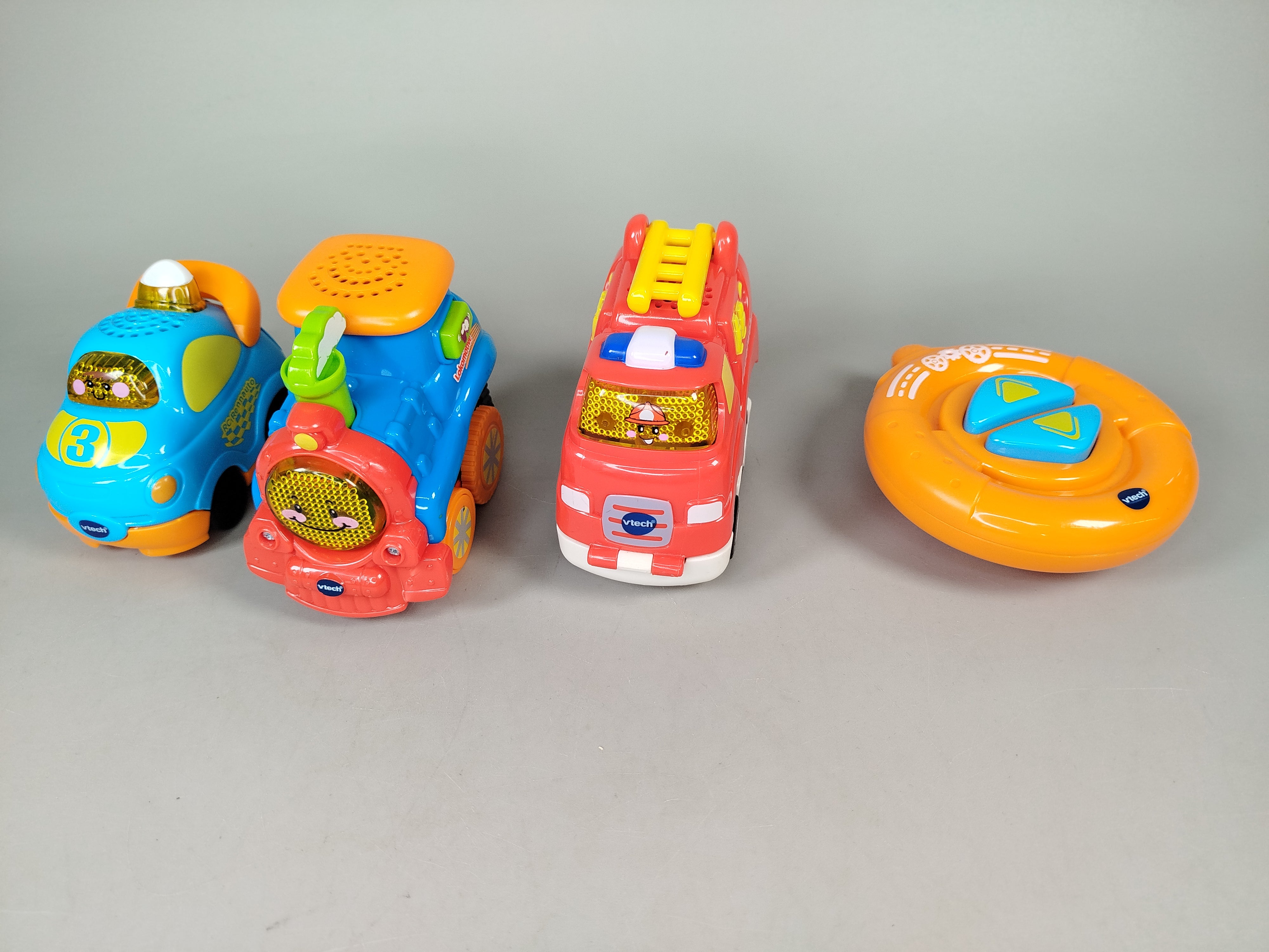 VTech elektronische Spielfahrzeuge Set von 3 und Lenkrad